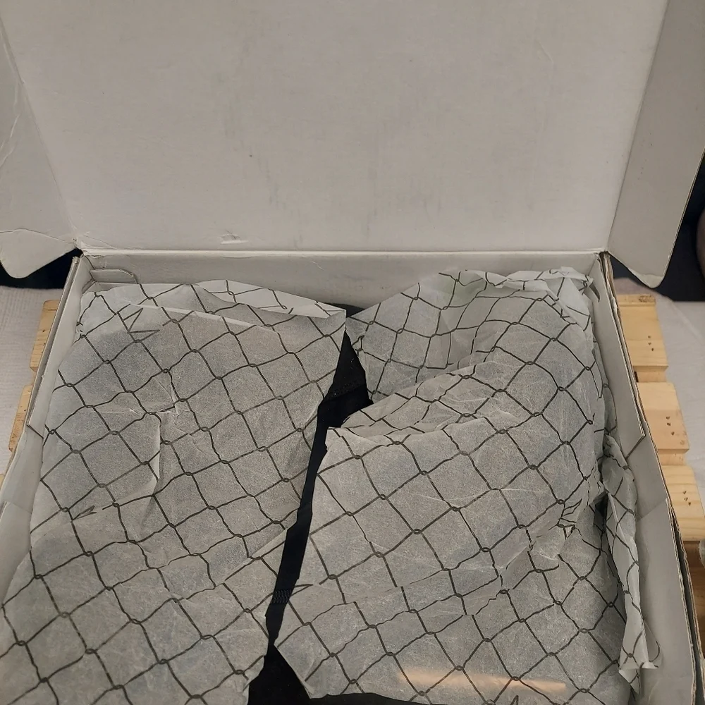Material Girl NWT MPriyanka Black Size 10 Over The Knee Boots NEW IN BOX.